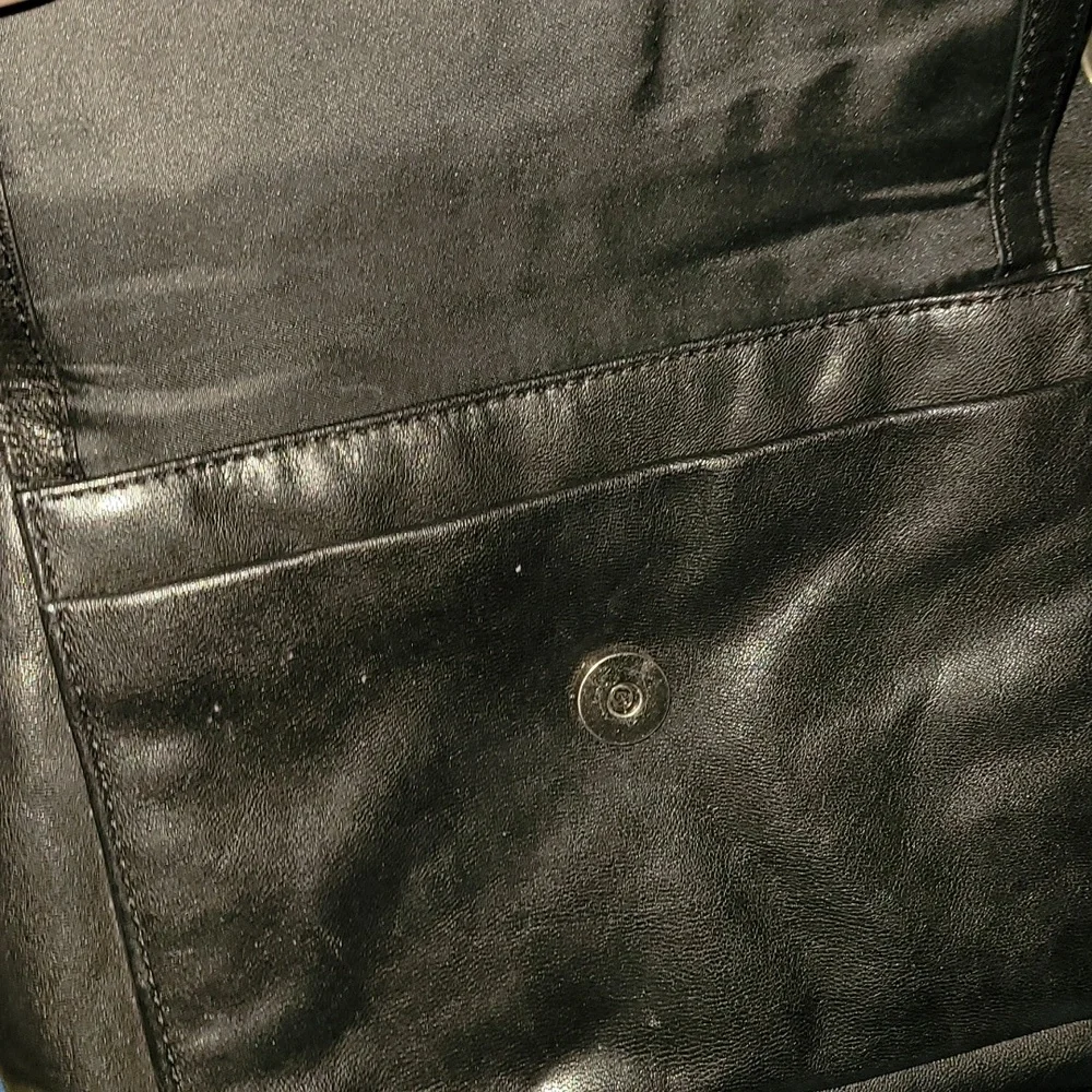 Crossbody - Picture 7 of 9